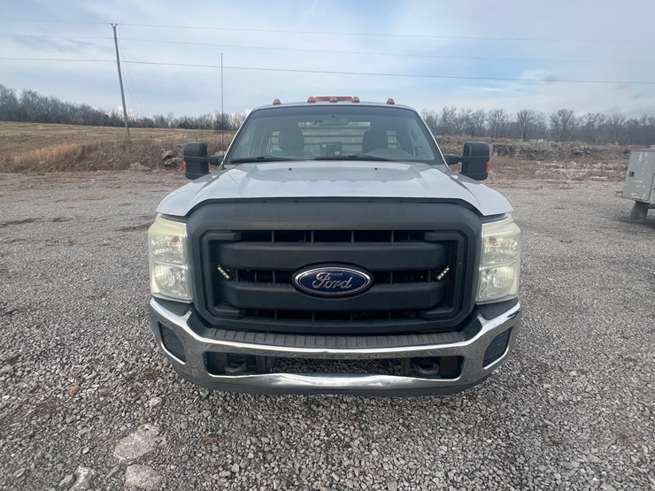 2015-ford-f350-xl-image-9