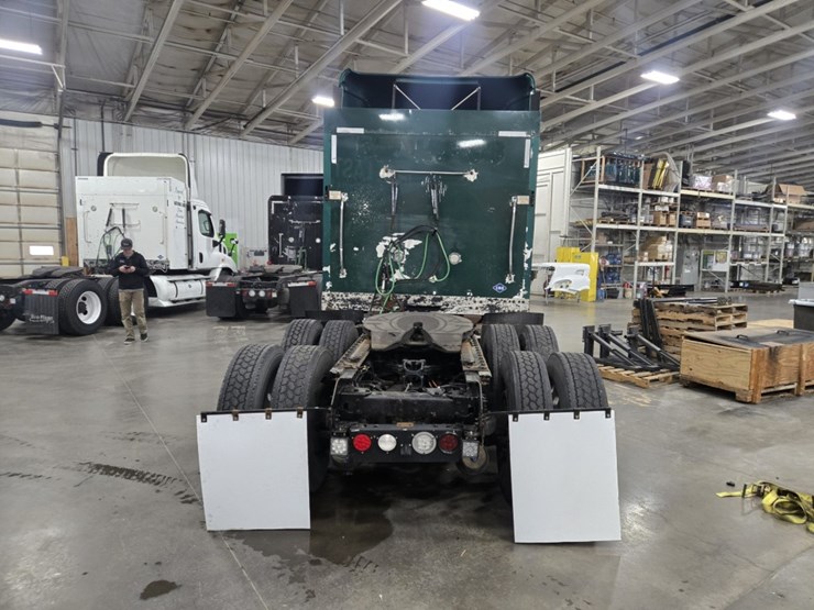 2017-kenworth-t680-image-4