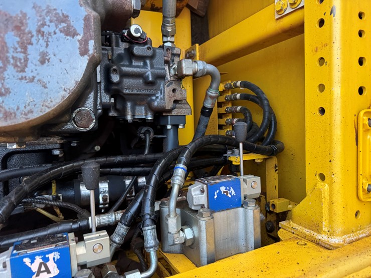 komatsu-pc490-lc-11-image-56