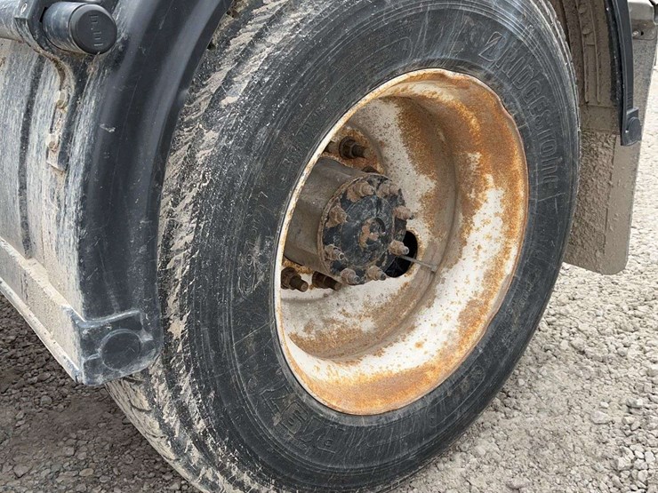 2014-freightliner-cascadia-125-image-27