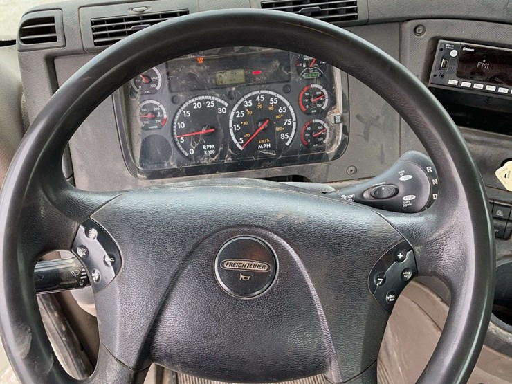 2014-freightliner-cascadia-125-image-16