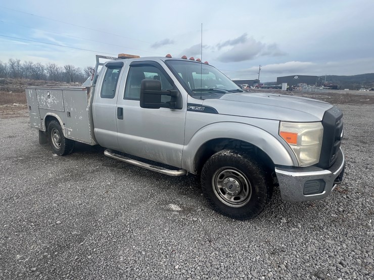 2015-ford-f350-xl-image-2