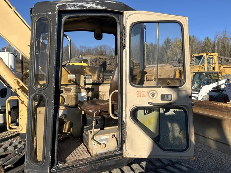 caterpillar-307-image-55