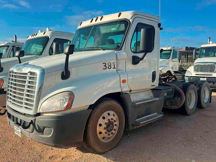 2016-freightliner-cascadia-image-1
