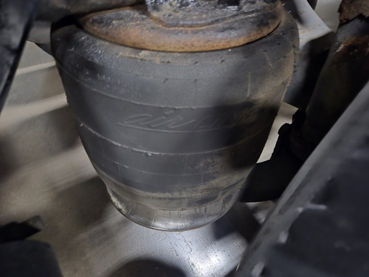 #2295-•-2016-freightliner-cascadia-day-cab-truck-tractor-image-42