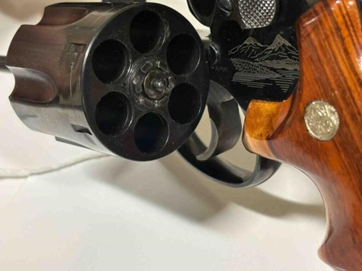 smith-and-wesson---yellowstone---.44-mag-revoler-image-9