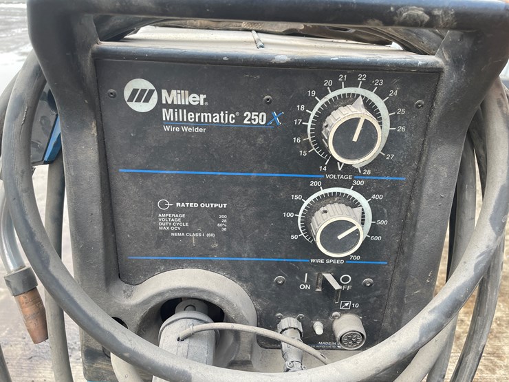 #1320-•-miller-millermatic-250x-wire-welder-image-2