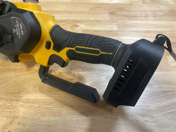#2040-•-dewalt-style-20v-mini-cordless-chainsaw-kit-with-(2)-batteries,-charger,-and-case-(pr12)-image-8