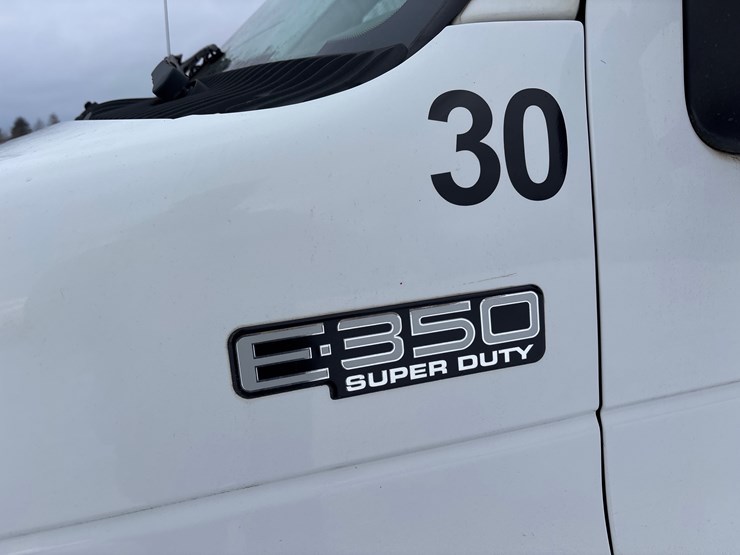 #1117-•-2005-ford-econoline-w/-15'-abc-van-body-image-12