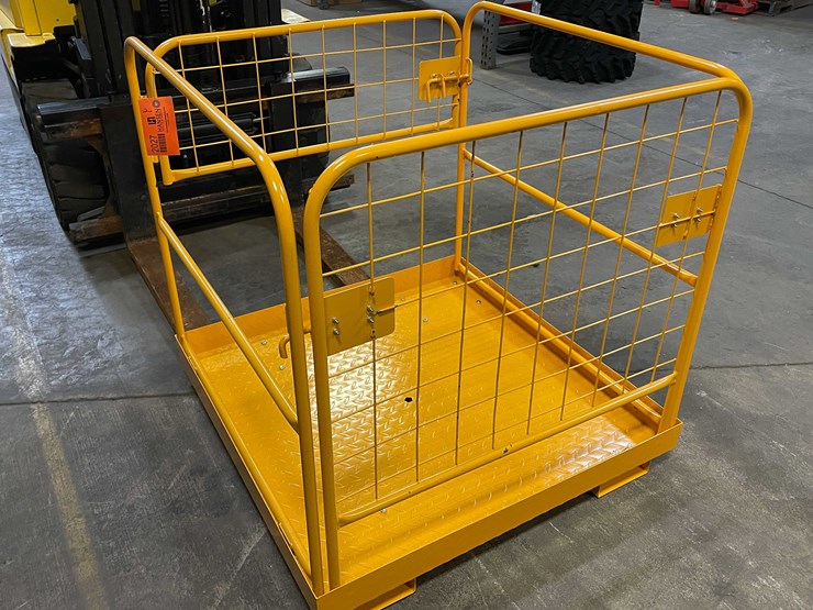 #2027-•-forklift-platform-basket-with-fork-pockets-(pr3)-image-1