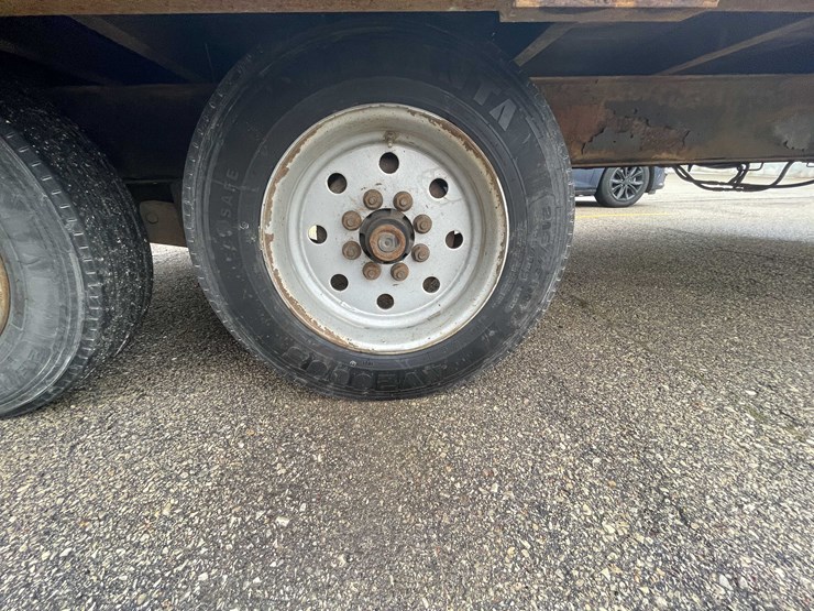 #1994-•-2017-trailer-(no-title)-(of)-image-14