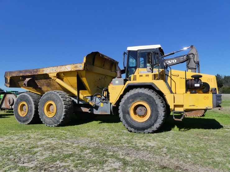 komatsu-hm400-image-1