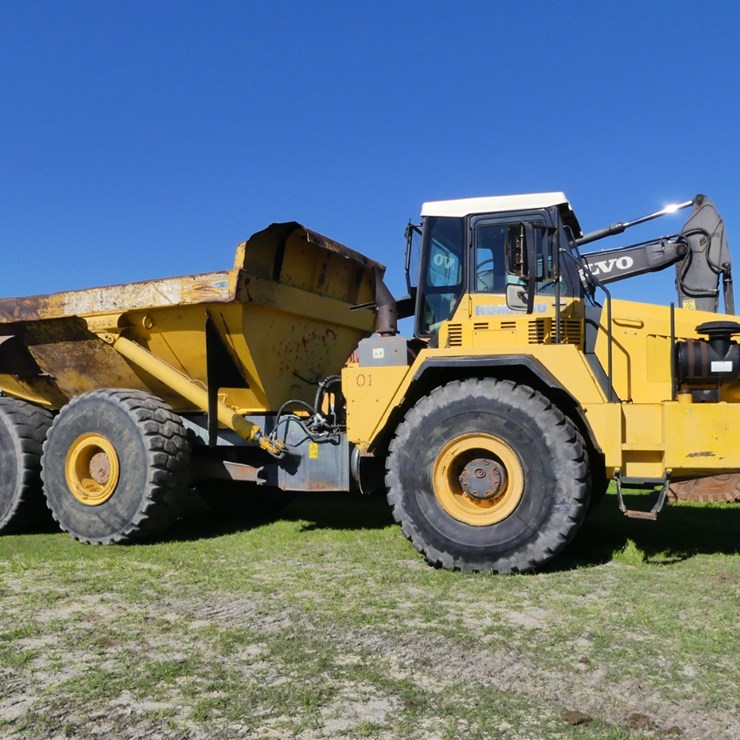 KOMATSU HM400