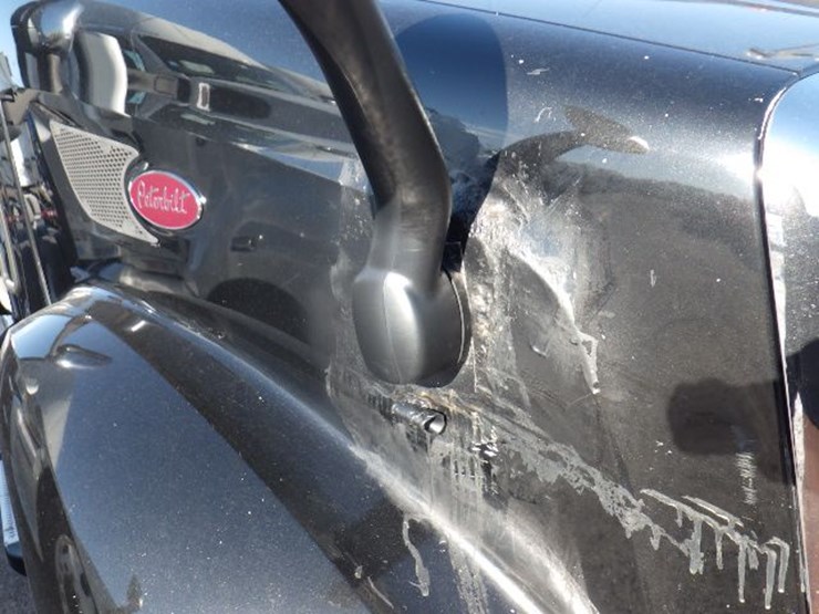 2017-peterbilt-587-image-5