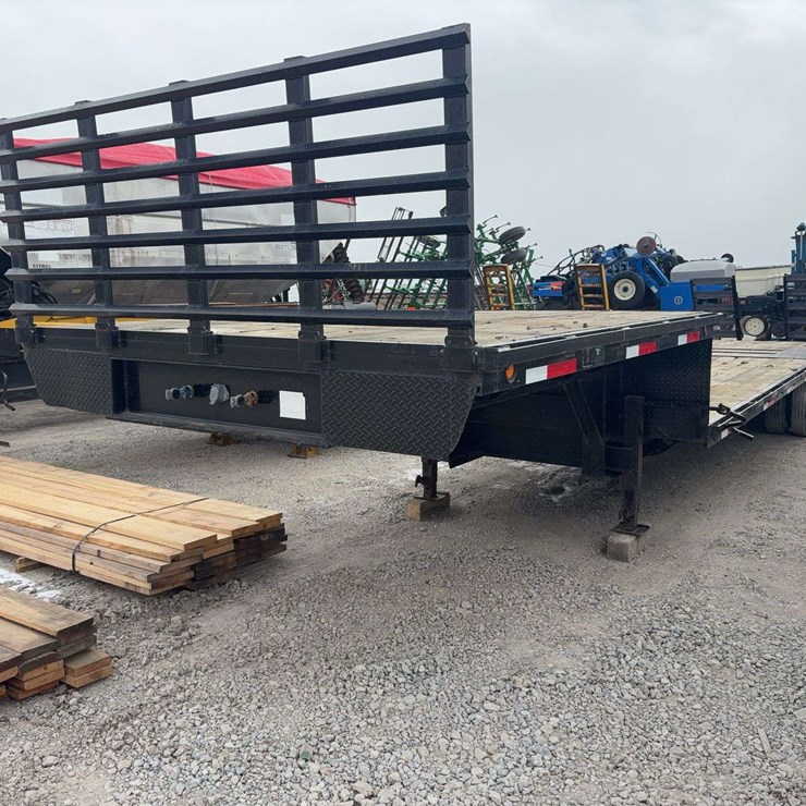 2006 Hooper Semi Step Deck Trailer, 41ft total length, 26ft floor, 10ft new, 5ft dovetail with heavy duty ramps, newer tires, 32000 lb trailer, good floor, pulls good, road ready