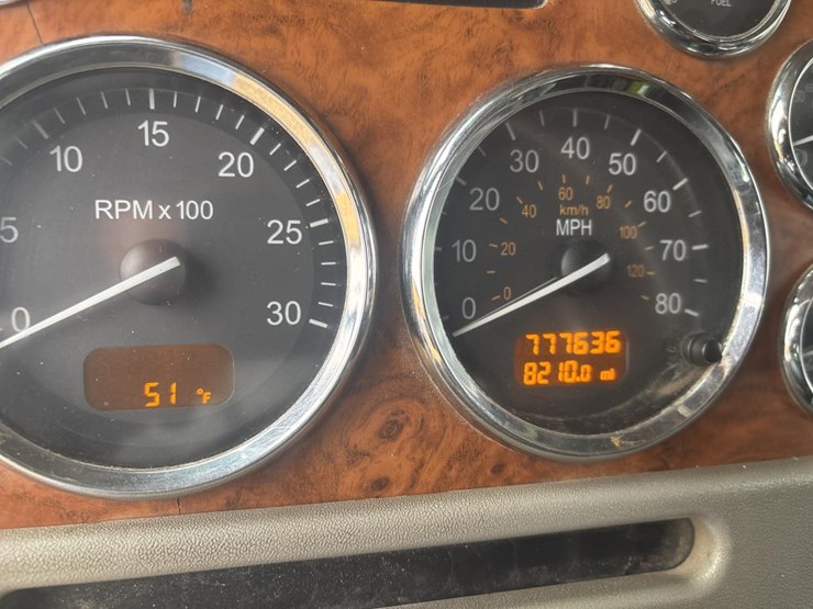 2006-peterbilt-379-image-34