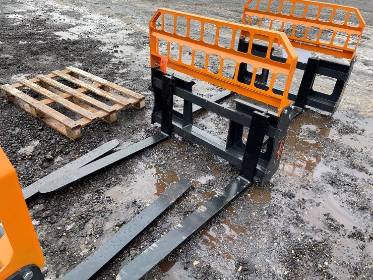 #1168-•-unused,-landhonor-pallet-fork-image-1