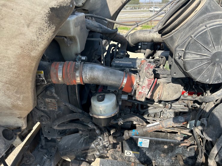 2009-peterbilt-340-image-13