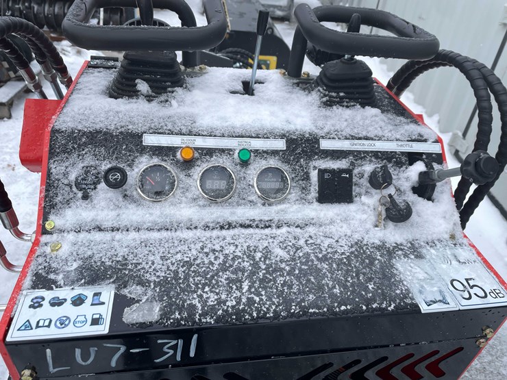 #4069-•-unused-mini-skid-steer-(o11)-image-3