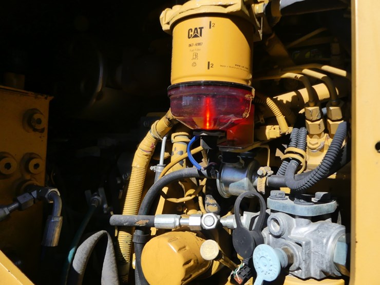 2015-caterpillar-cb24b-image-9