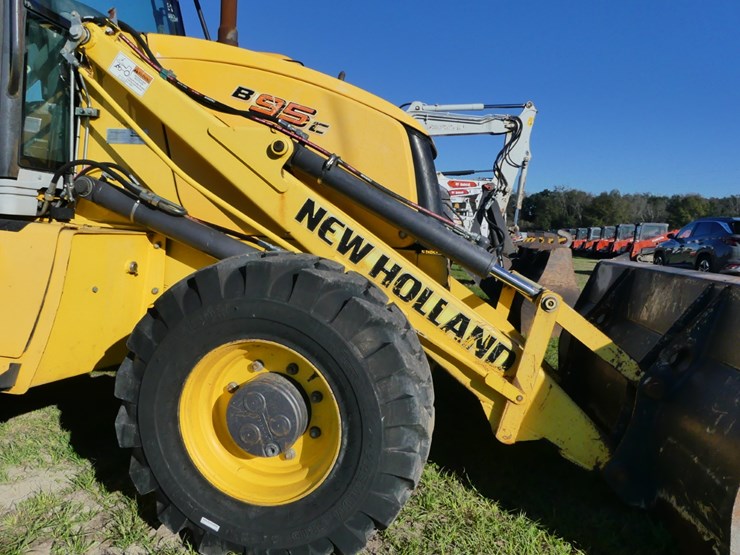 2014-new-holland-b95c-image-13