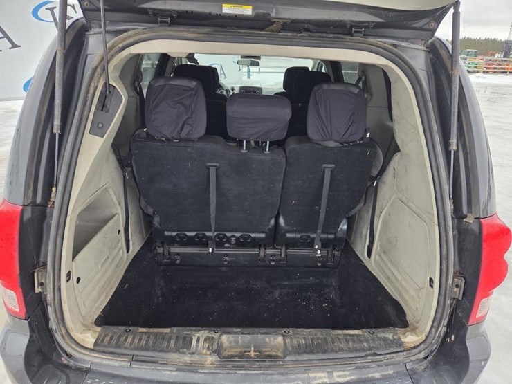 2012-dodge-grand-caravan-image-21