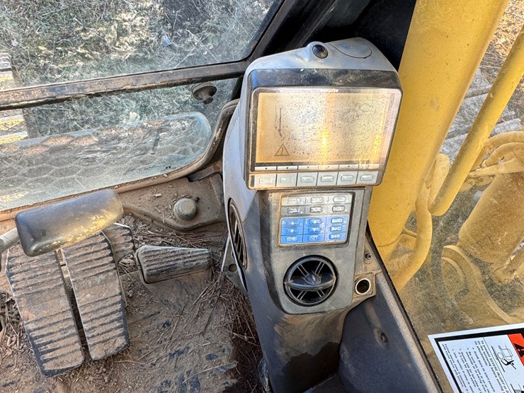 komatsu-pc270-lc-8-image-64