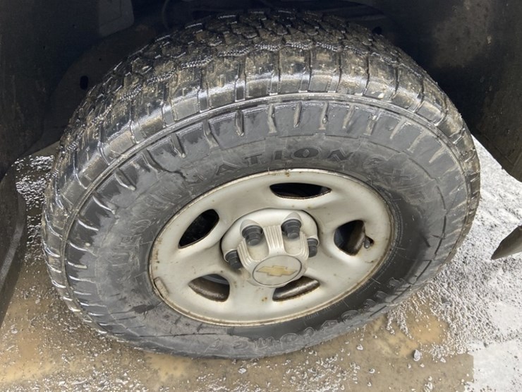 2004-chevrolet-silverado-4x4-pickup-image-13