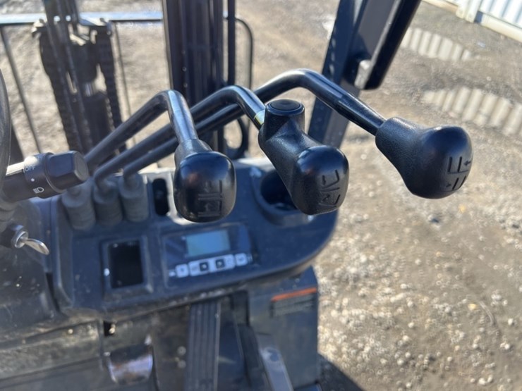 2018-toyota-8fbcu25-image-21