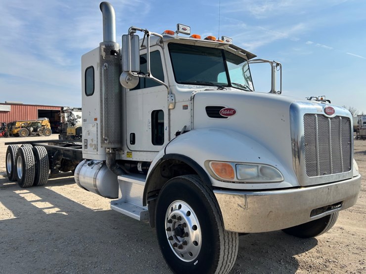 2009-peterbilt-340-image-3