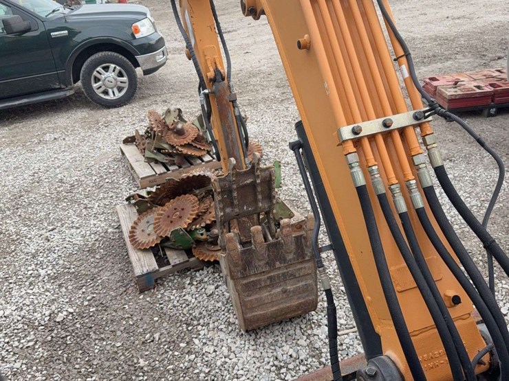 2018-case-cx37c-image-10