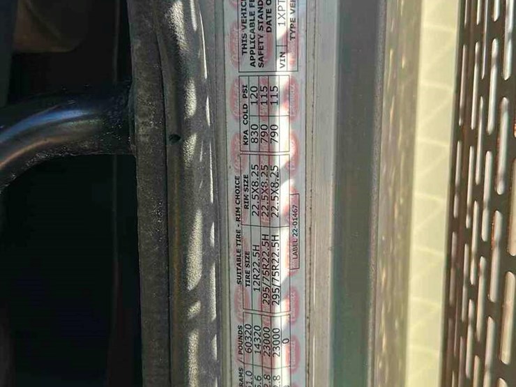 2012-peterbilt-367-image-12