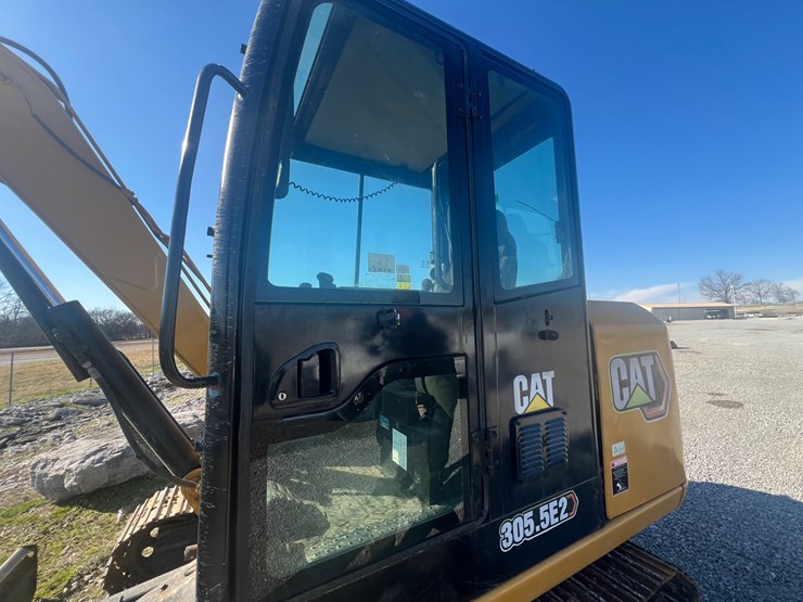 2014-caterpillar-305.5e2-image-21