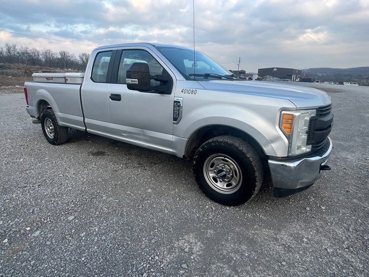 2017-ford-f250-xl-image-2