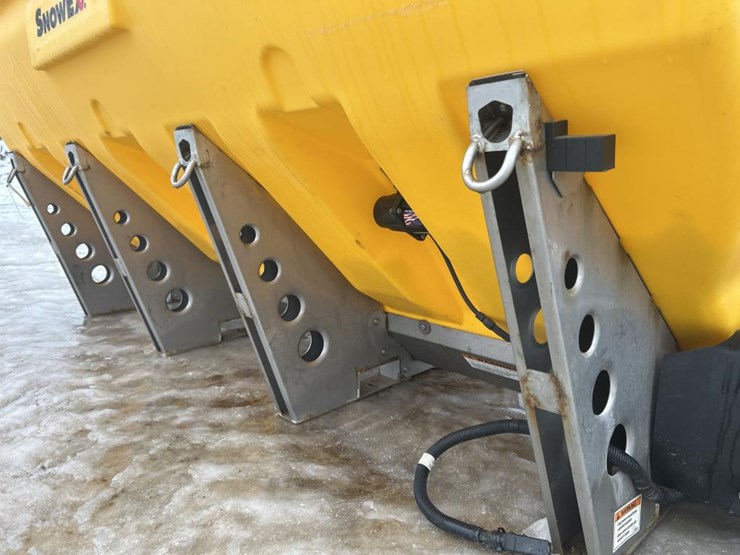#5004-•-snowex-tailgate-hopper-salt/sand-spreader-image-14