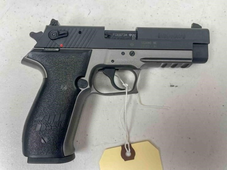 sig-sauer-pistol-image-1