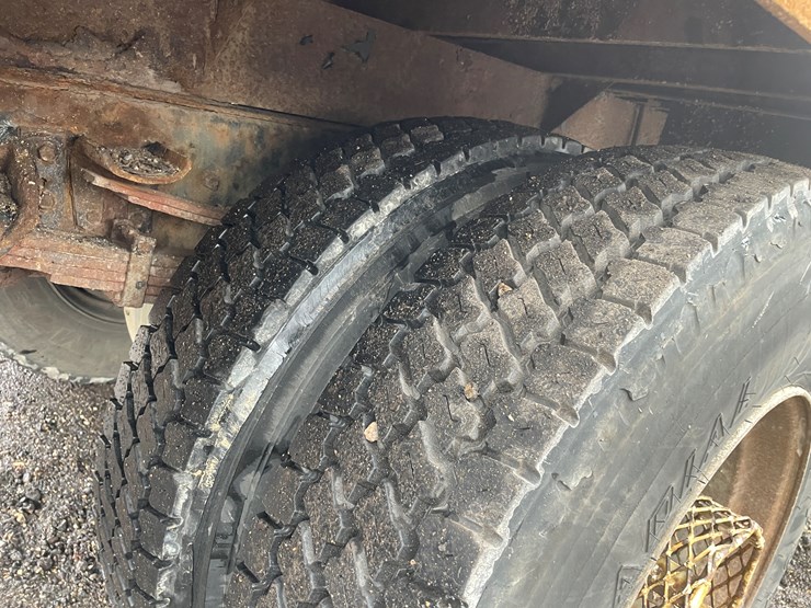 #1015-•-1992-navistar-international-transportation-flatbed-truck-(has-wi-title)-image-23