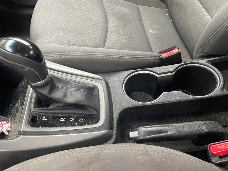 #1048-•-2015-hyundai-elantra-sedan-(has-wi-title)-image-18