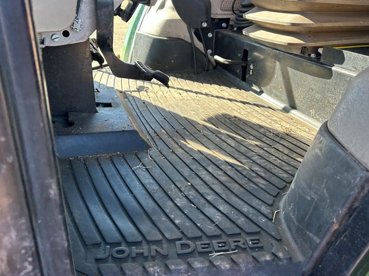 john-deere-6105e-image-36