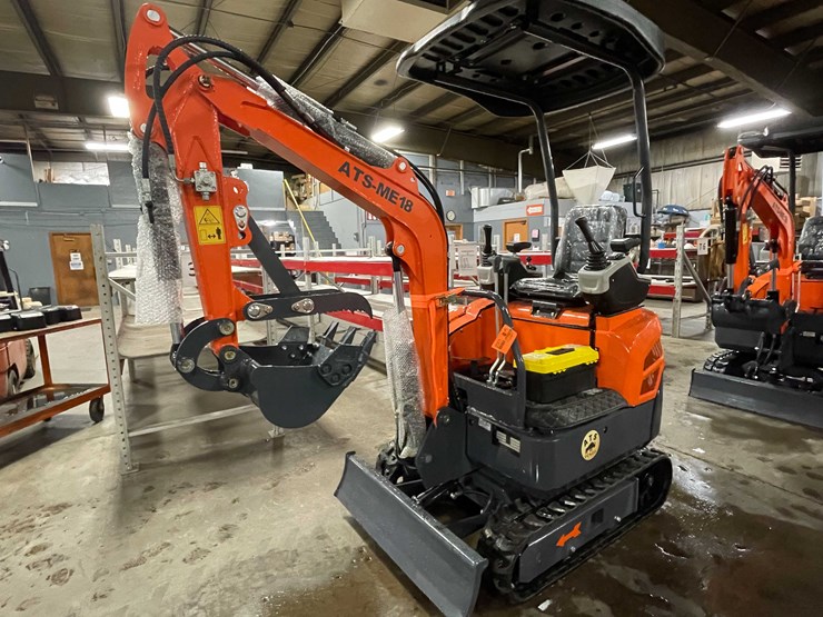 #2001-•-2025-unused-me18-mini-excavator-(o9)-image-1