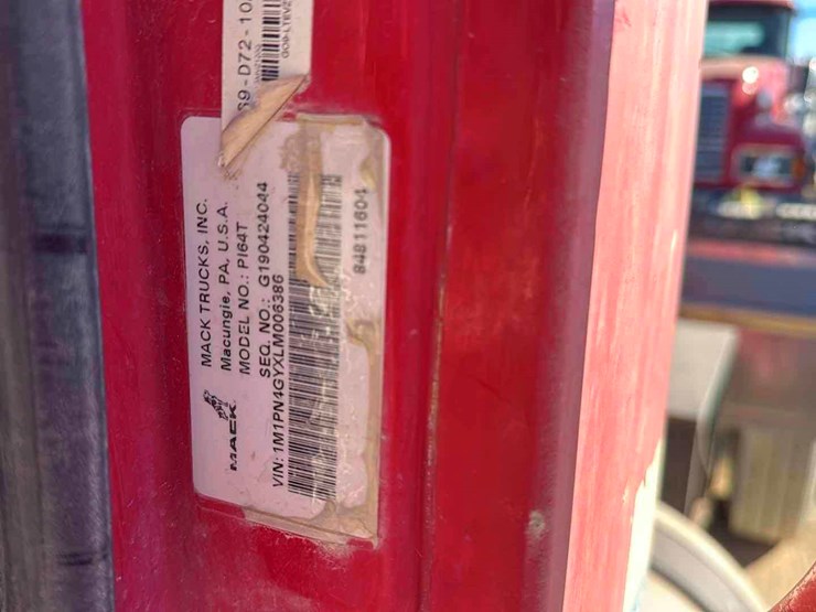 2020-mack-pinnacle-image-3