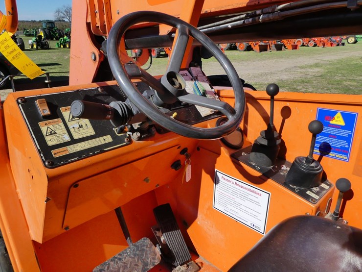 2015-jlg-8042-image-14