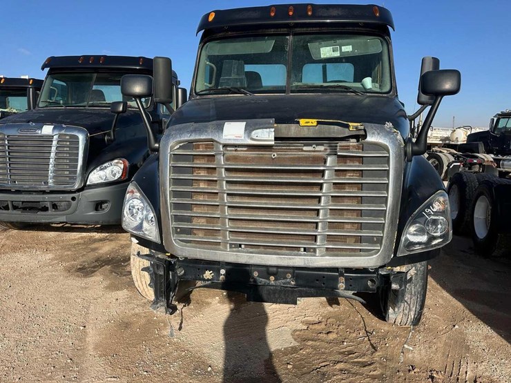 2013-freightliner-cascadia-image-6