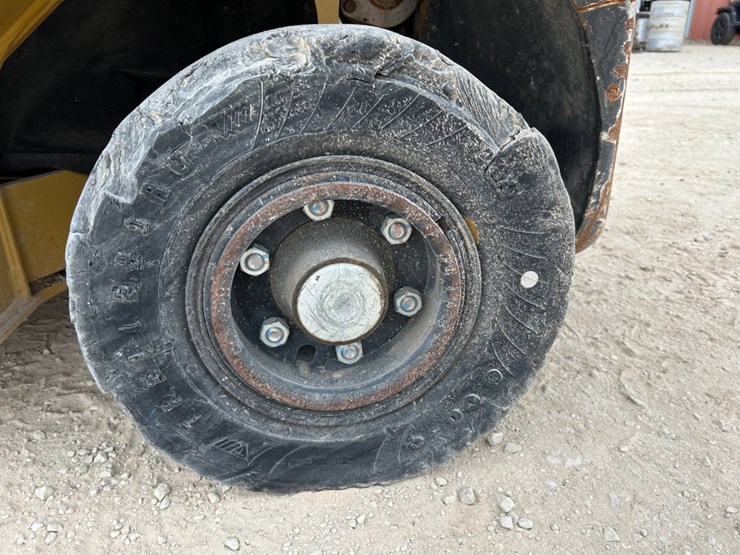 2019-caterpillar-gp25n-image-5