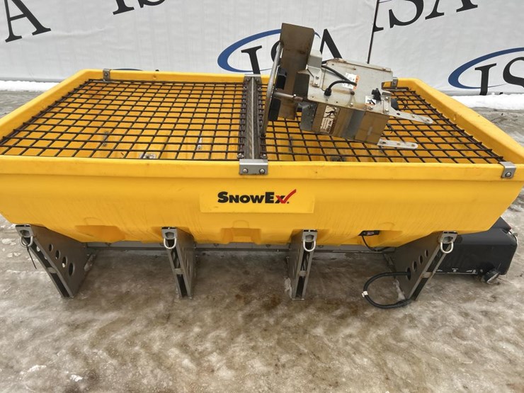 #5004-•-snowex-tailgate-hopper-salt/sand-spreader-image-20