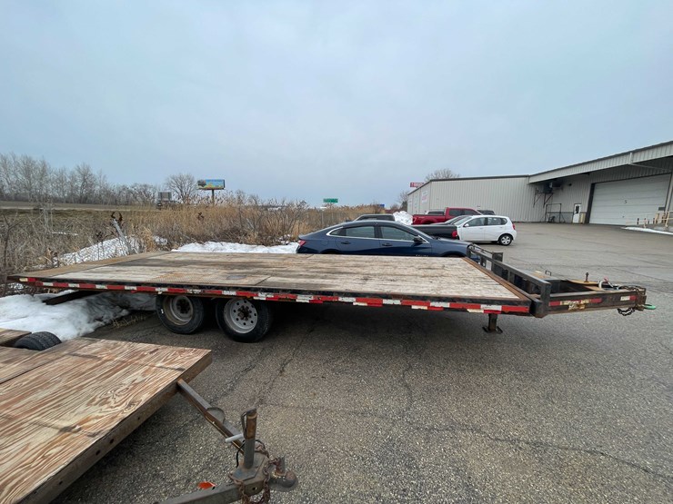 #1994-•-2017-trailer-(no-title)-(of)-image-4