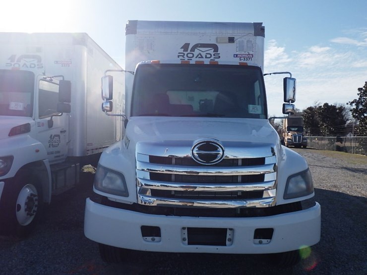 2020-hino-268a-image-2