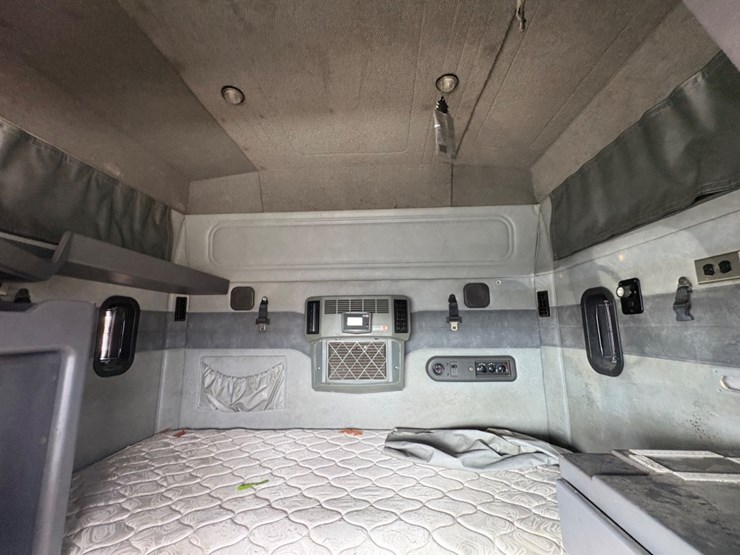 #30491-•-2012-mack-cxu613-tandem-axle-truck-tractor-image-14