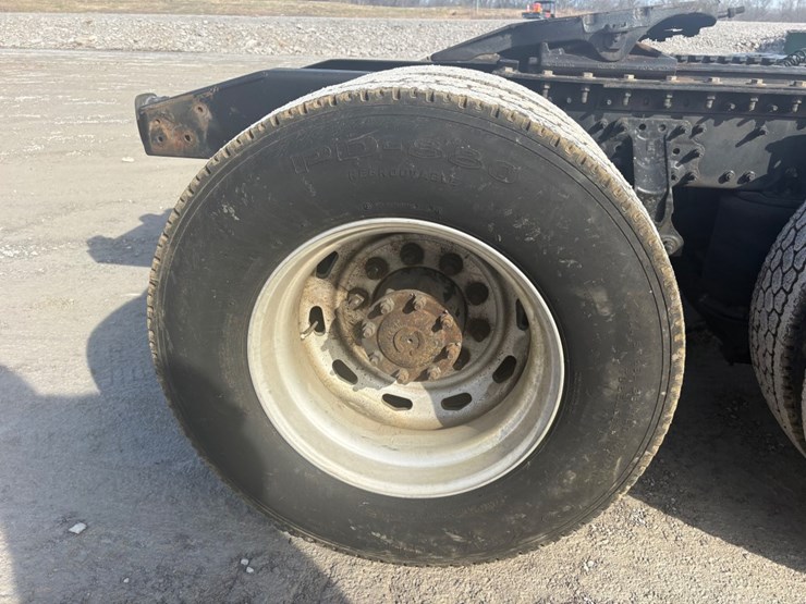 #30491-•-2012-mack-cxu613-tandem-axle-truck-tractor-image-10