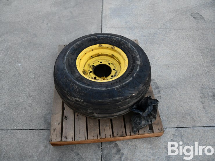 farm-implement-12.5l-15sl-tire-on-8-bolt-rim-image-8